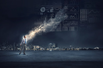 附近哪里有大众4s店(附近哪里有大众4s店电话)